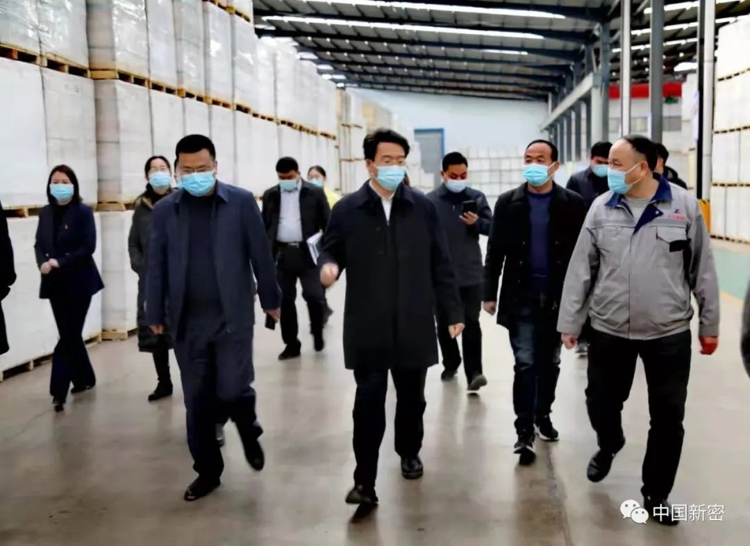 新密市市委副書記、市長(zhǎng)程洋調(diào)研新密市正興耐火材料有限公司，送服務(wù)強(qiáng)信心，沖刺首季“開門紅”！